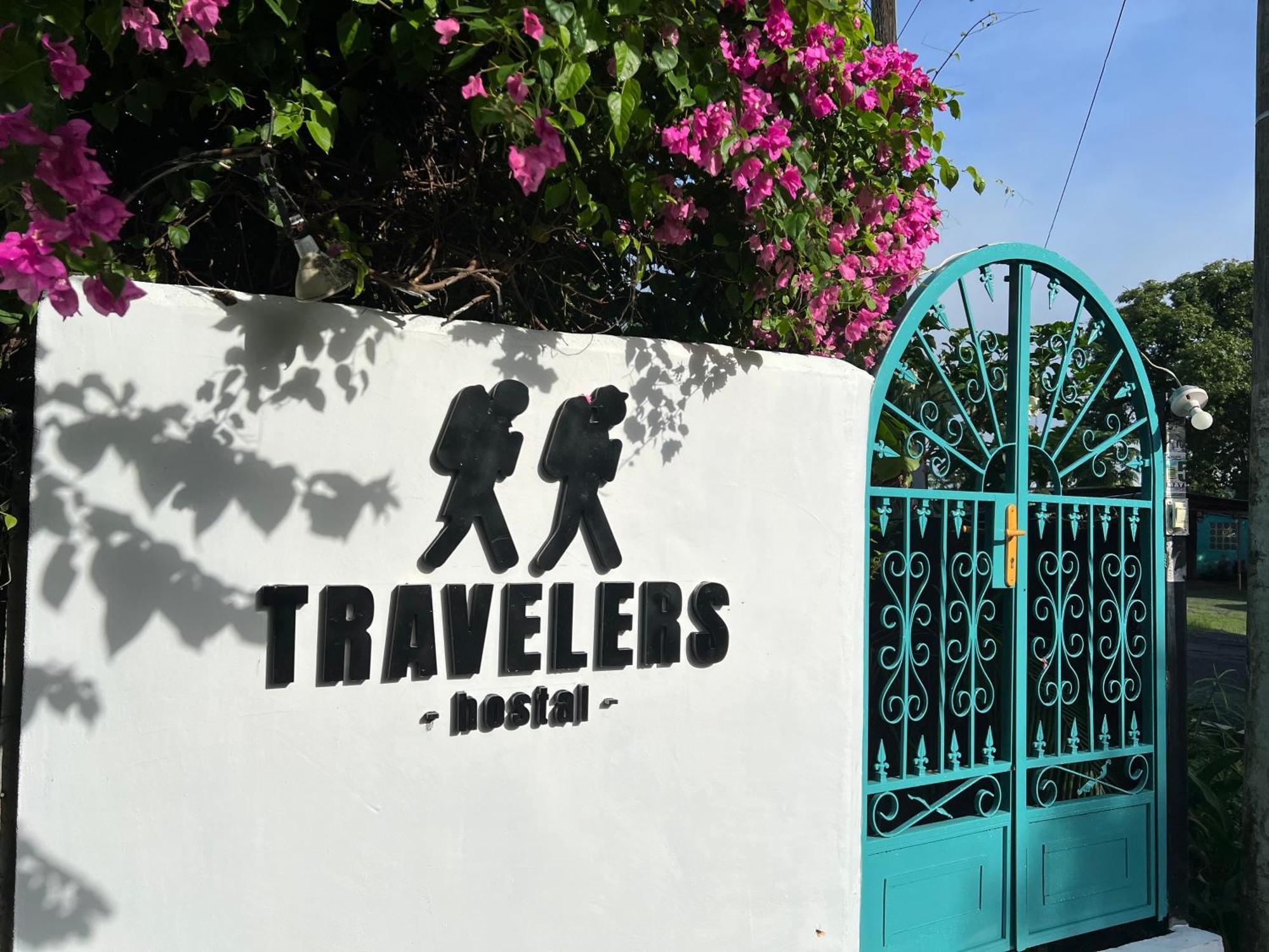 Hostal & Cafe Travelers Santiago Exterior photo